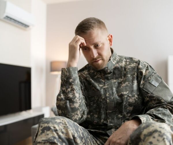 Mental health professional applying Solution-Focused Therapy techniques during a session at ASIC Recovery, guiding a client toward solutions for anxiety in Fort Worth